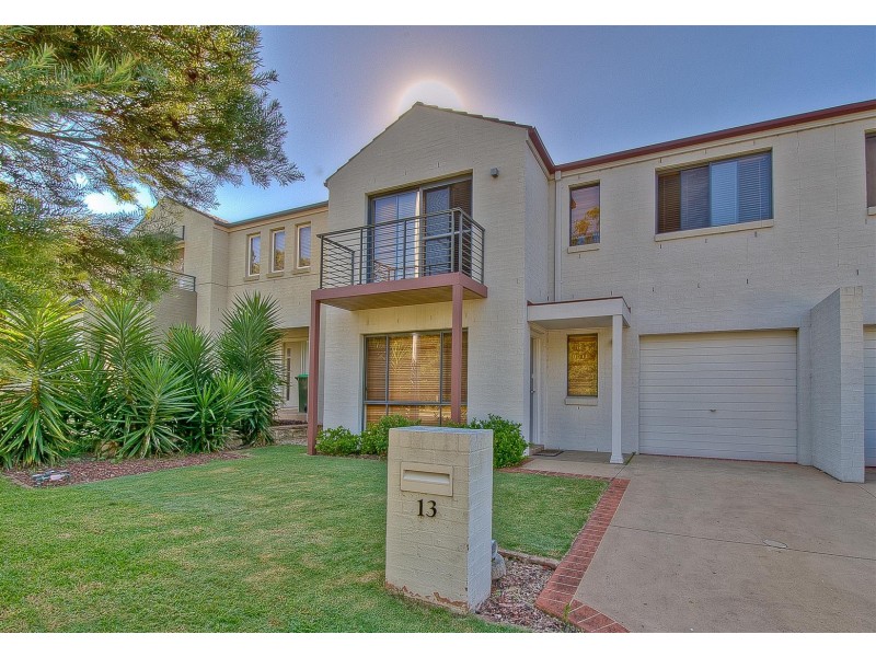 13 Hillsborough Cres, Glenfield NSW 2167