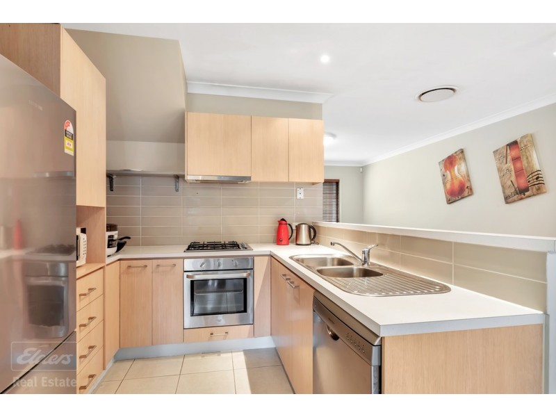 13 Hillsborough Cres, Glenfield NSW 2167