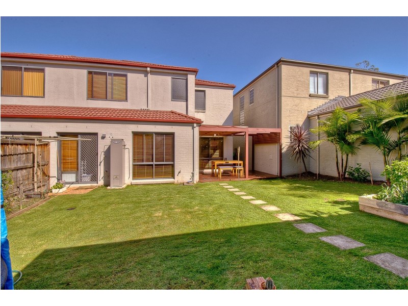 13 Hillsborough Cres, Glenfield NSW 2167