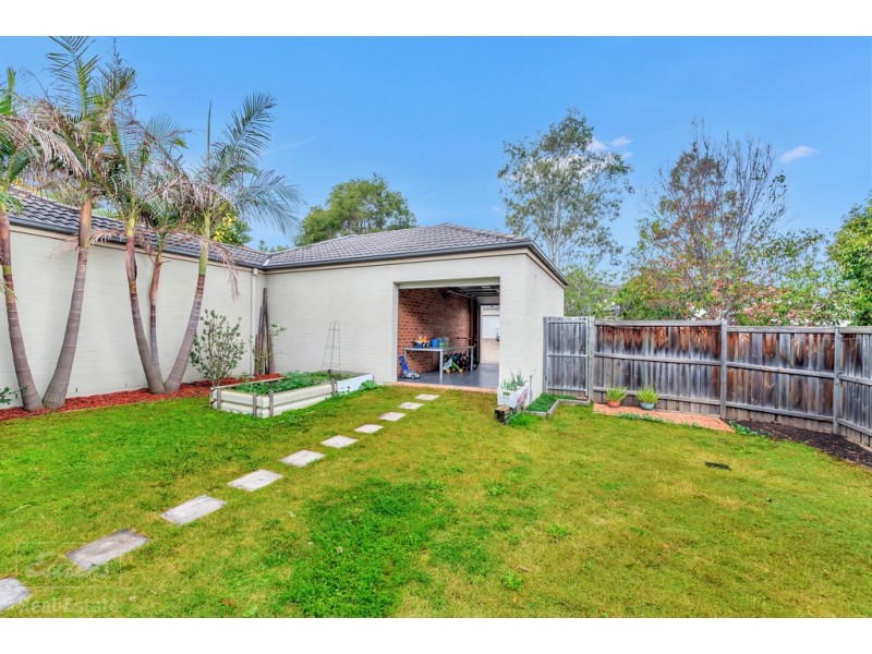 13 Hillsborough Cres, Glenfield NSW 2167