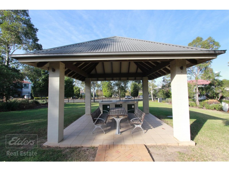 13 Hillsborough Cres, Glenfield NSW 2167