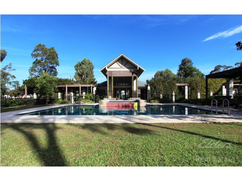 13 Hillsborough Cres, Glenfield NSW 2167