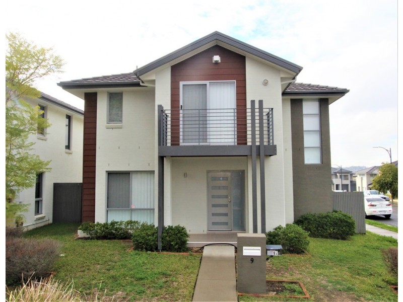 9 Garret Lane, Middleton Grange NSW 2171