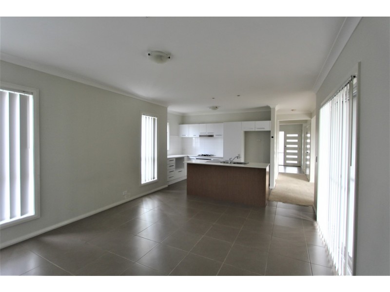 9 Garret Lane, Middleton Grange NSW 2171