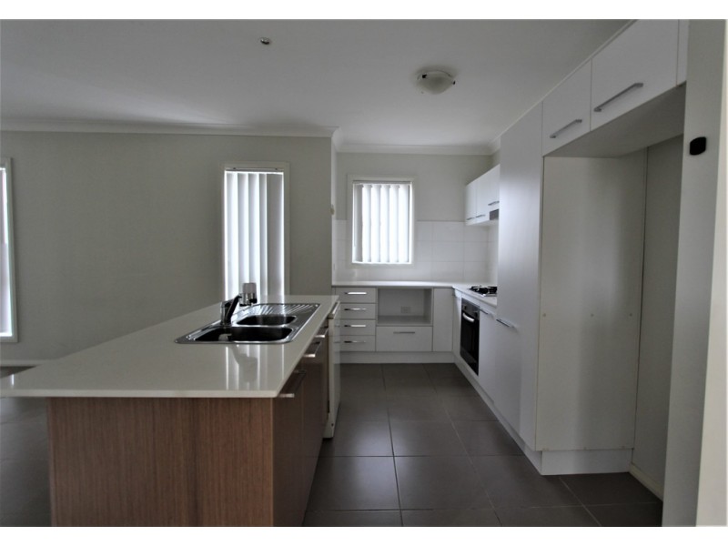 9 Garret Lane, Middleton Grange NSW 2171