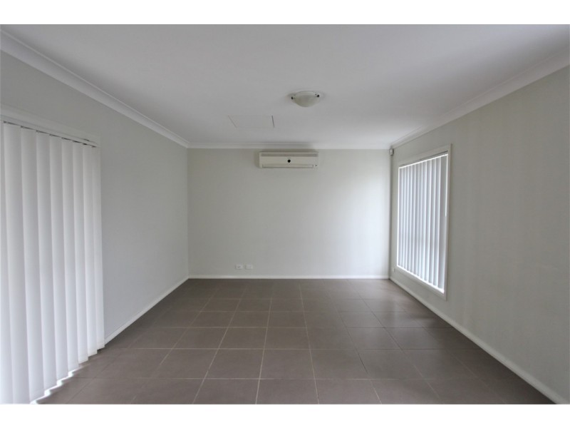 9 Garret Lane, Middleton Grange NSW 2171