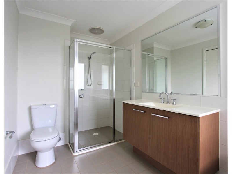 9 Garret Lane, Middleton Grange NSW 2171