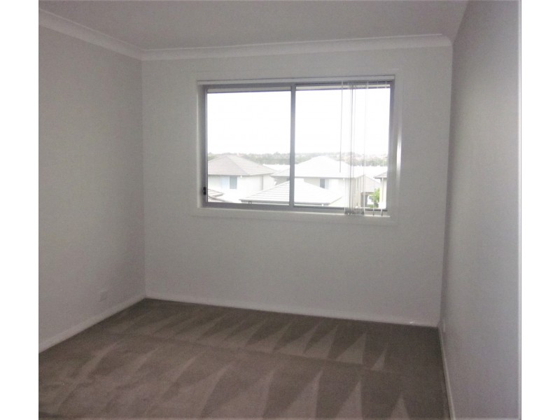 9 Garret Lane, Middleton Grange NSW 2171