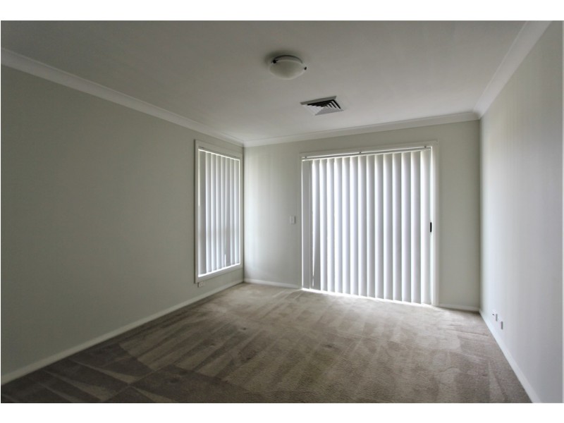 9 Garret Lane, Middleton Grange NSW 2171