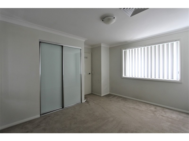 9 Garret Lane, Middleton Grange NSW 2171