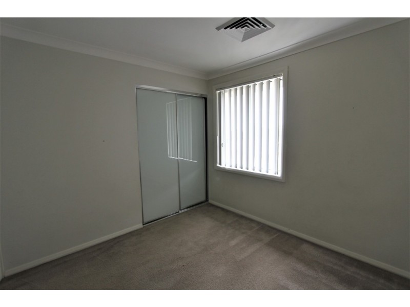 9 Garret Lane, Middleton Grange NSW 2171