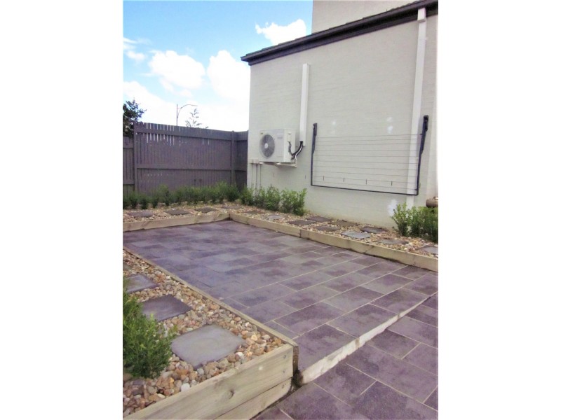 9 Garret Lane, Middleton Grange NSW 2171