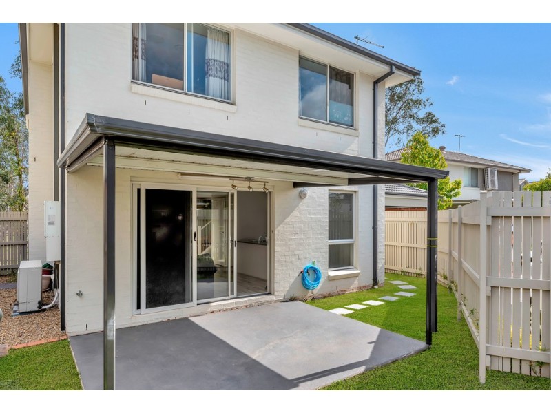 33 Northampton Drive, Glenfield NSW 2167