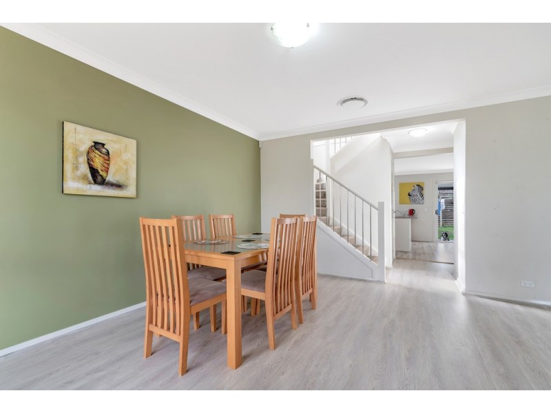 33 Northampton Drive, Glenfield NSW 2167