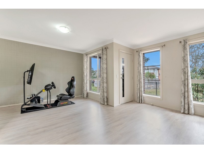 33 Northampton Drive, Glenfield NSW 2167