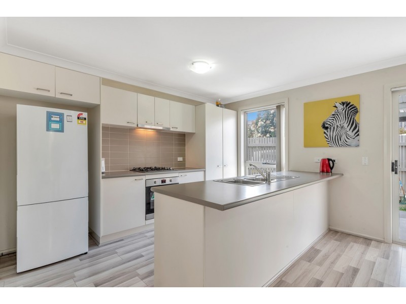 33 Northampton Drive, Glenfield NSW 2167