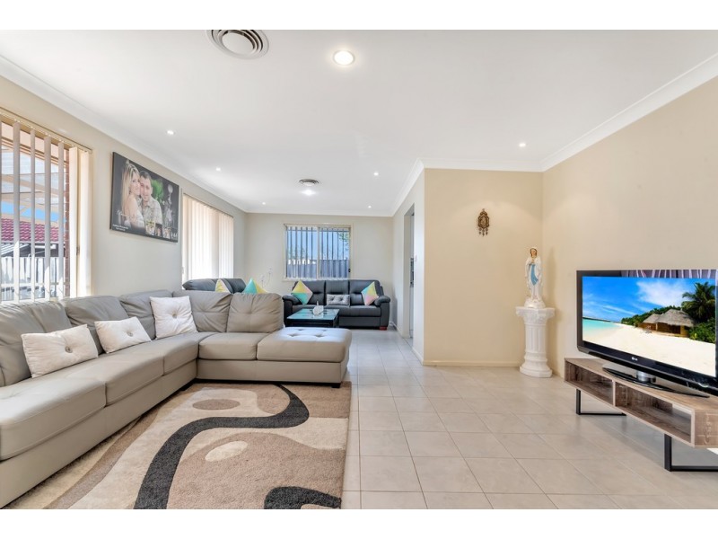2/25 Sunny Place, St Johns Park NSW 2176
