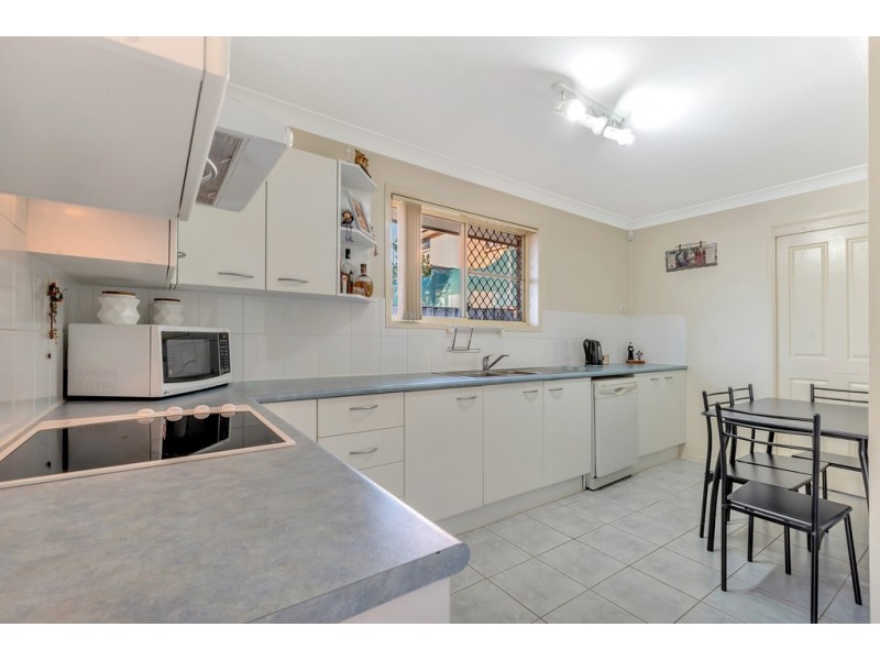 2/25 Sunny Place, St Johns Park NSW 2176