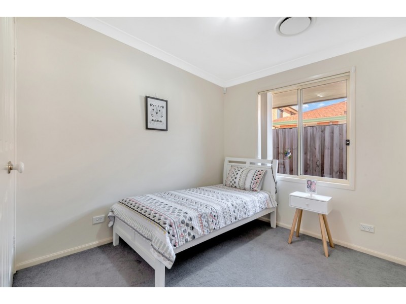 2/25 Sunny Place, St Johns Park NSW 2176