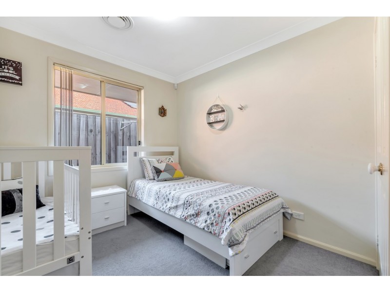 2/25 Sunny Place, St Johns Park NSW 2176
