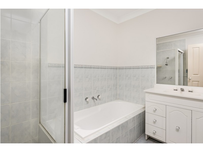2/25 Sunny Place, St Johns Park NSW 2176