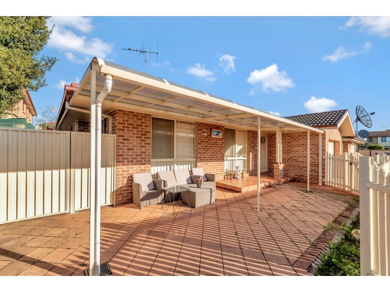 2/25 Sunny Place, St Johns Park NSW 2176