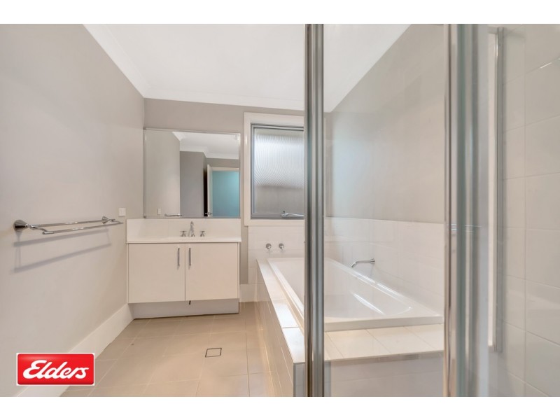 110 Northampton Drive, Glenfield NSW 2167