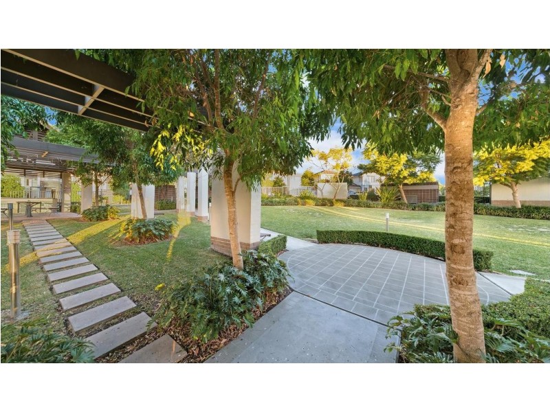 110 Northampton Drive, Glenfield NSW 2167