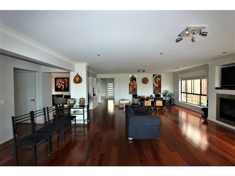 96 Northampton Drive, Glenfield NSW 2167