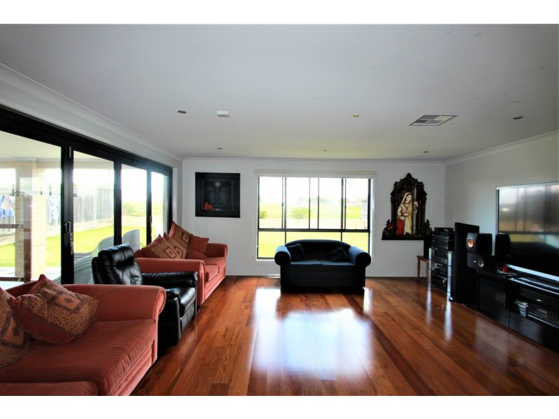 96 Northampton Drive, Glenfield NSW 2167