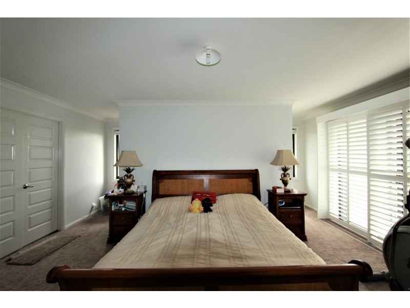 96 Northampton Drive, Glenfield NSW 2167