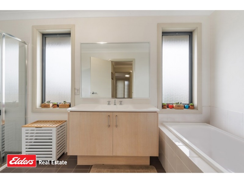 7 Northampton Drive, Glenfield NSW 2167