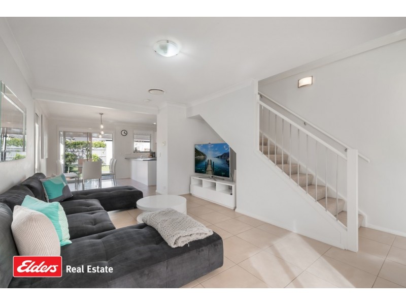 21 Sovereign Circuit, Glenfield NSW 2167