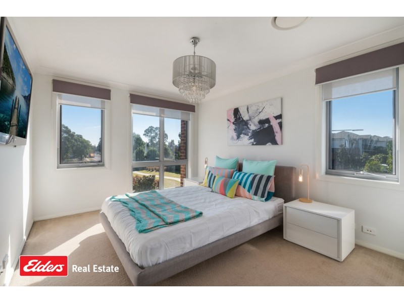 21 Sovereign Circuit, Glenfield NSW 2167