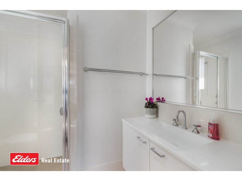 21 Sovereign Circuit, Glenfield NSW 2167