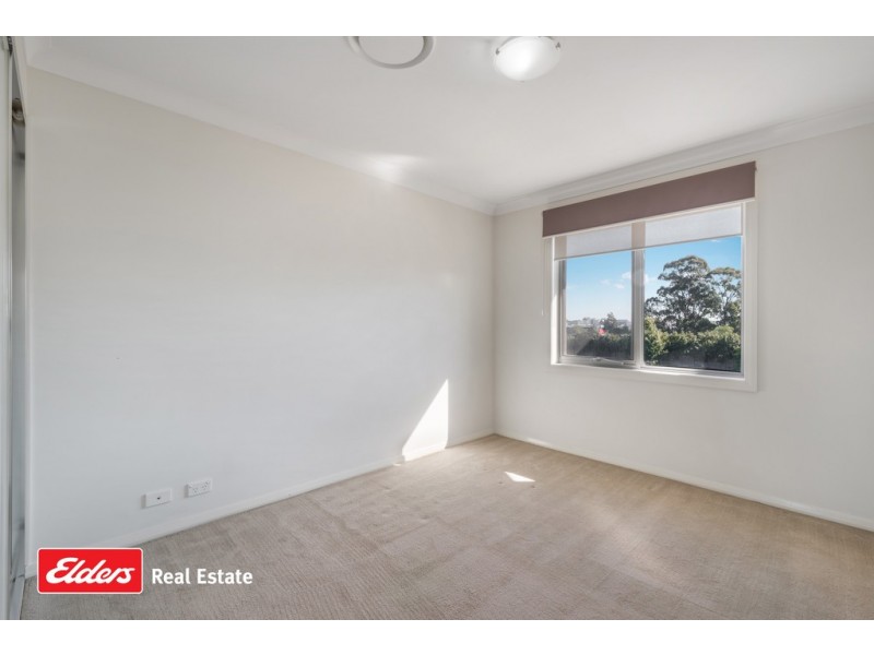 21 Sovereign Circuit, Glenfield NSW 2167