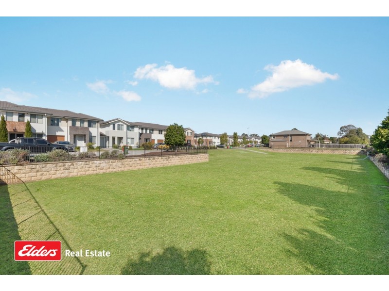 21 Sovereign Circuit, Glenfield NSW 2167