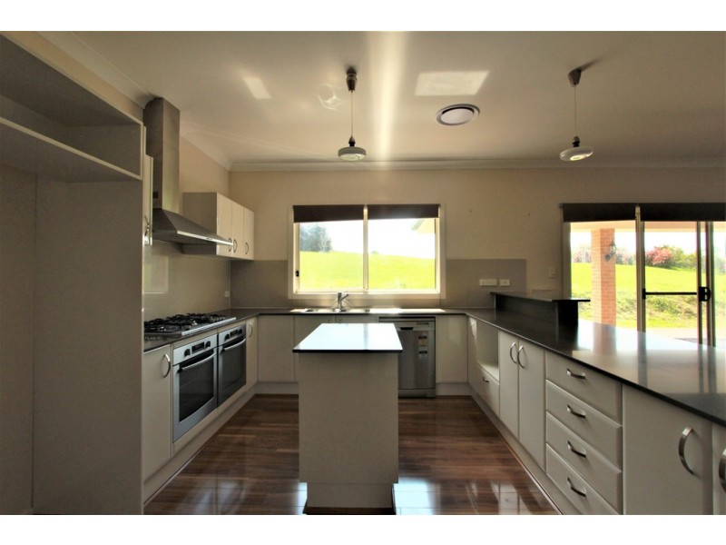 6 YEWENS CIRCUIT, Grasmere NSW 2570