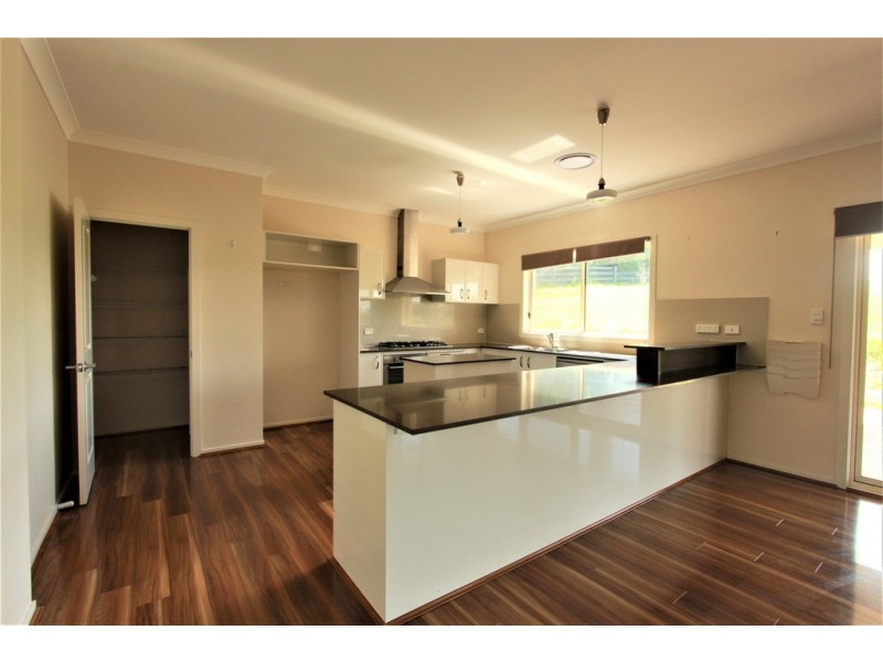 6 YEWENS CIRCUIT, Grasmere NSW 2570