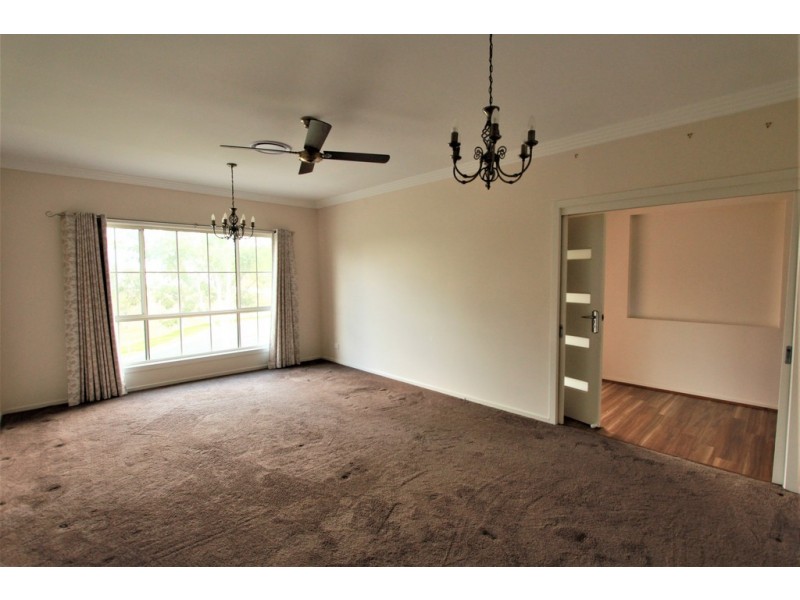 6 YEWENS CIRCUIT, Grasmere NSW 2570