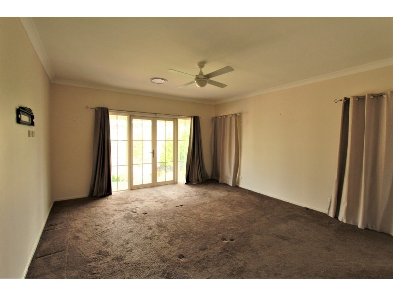 6 YEWENS CIRCUIT, Grasmere NSW 2570