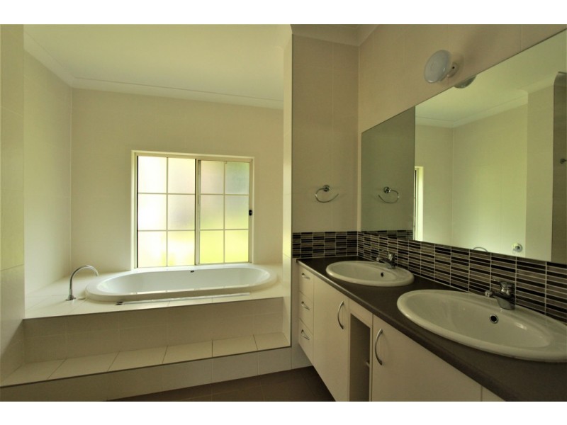 6 YEWENS CIRCUIT, Grasmere NSW 2570