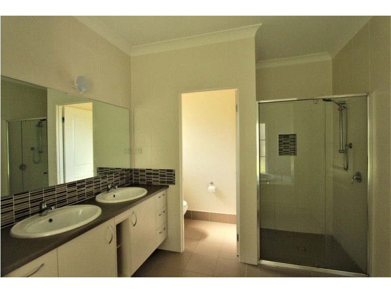 6 YEWENS CIRCUIT, Grasmere NSW 2570