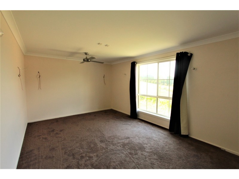6 YEWENS CIRCUIT, Grasmere NSW 2570