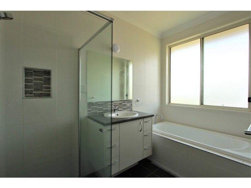 6 YEWENS CIRCUIT, Grasmere NSW 2570