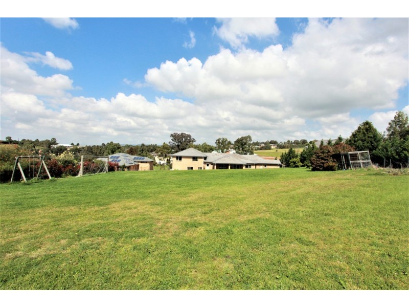 6 YEWENS CIRCUIT, Grasmere NSW 2570