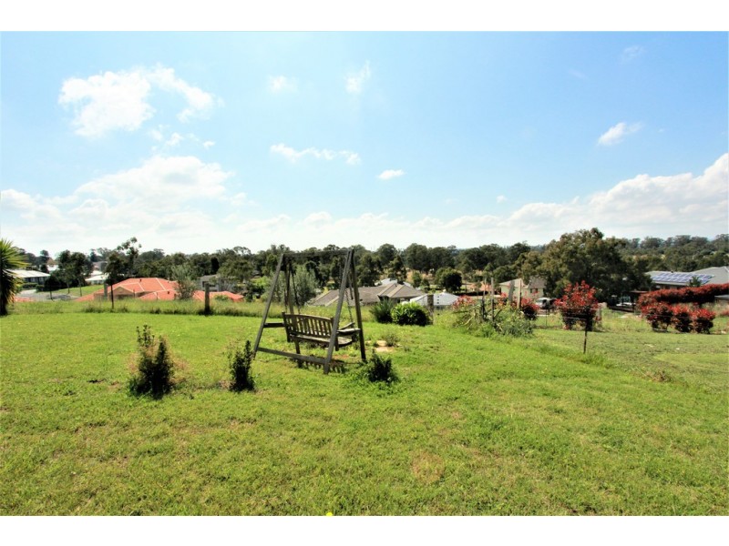 6 YEWENS CIRCUIT, Grasmere NSW 2570