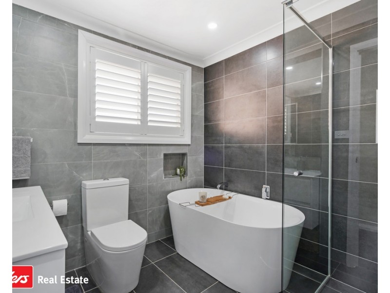 3 Blackburn Avenue, West Hoxton NSW 2171