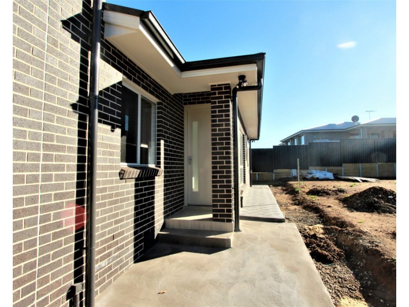 32A Bernier Way, Green Valley NSW 2168