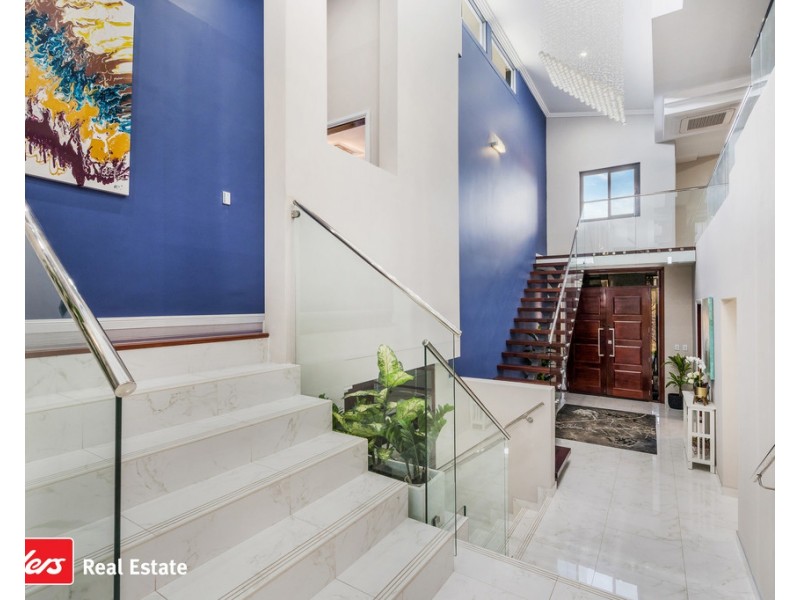 172 Kendall Drive, Casula NSW 2170